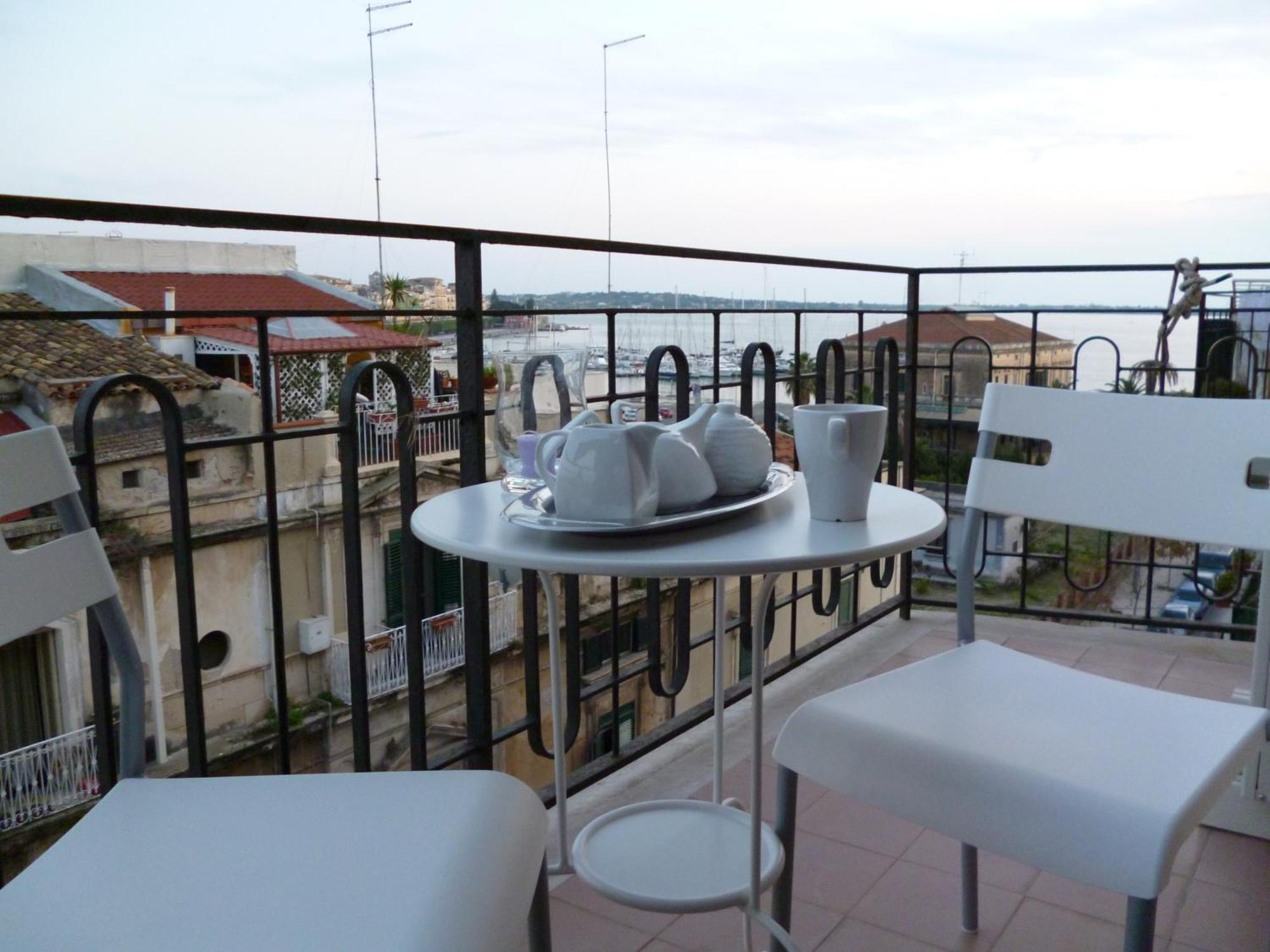 B&B Le Grand Bleu Siracusa - One Hundred Steps From Ortigia -Sea View - シラクーサ エクステリア 写真