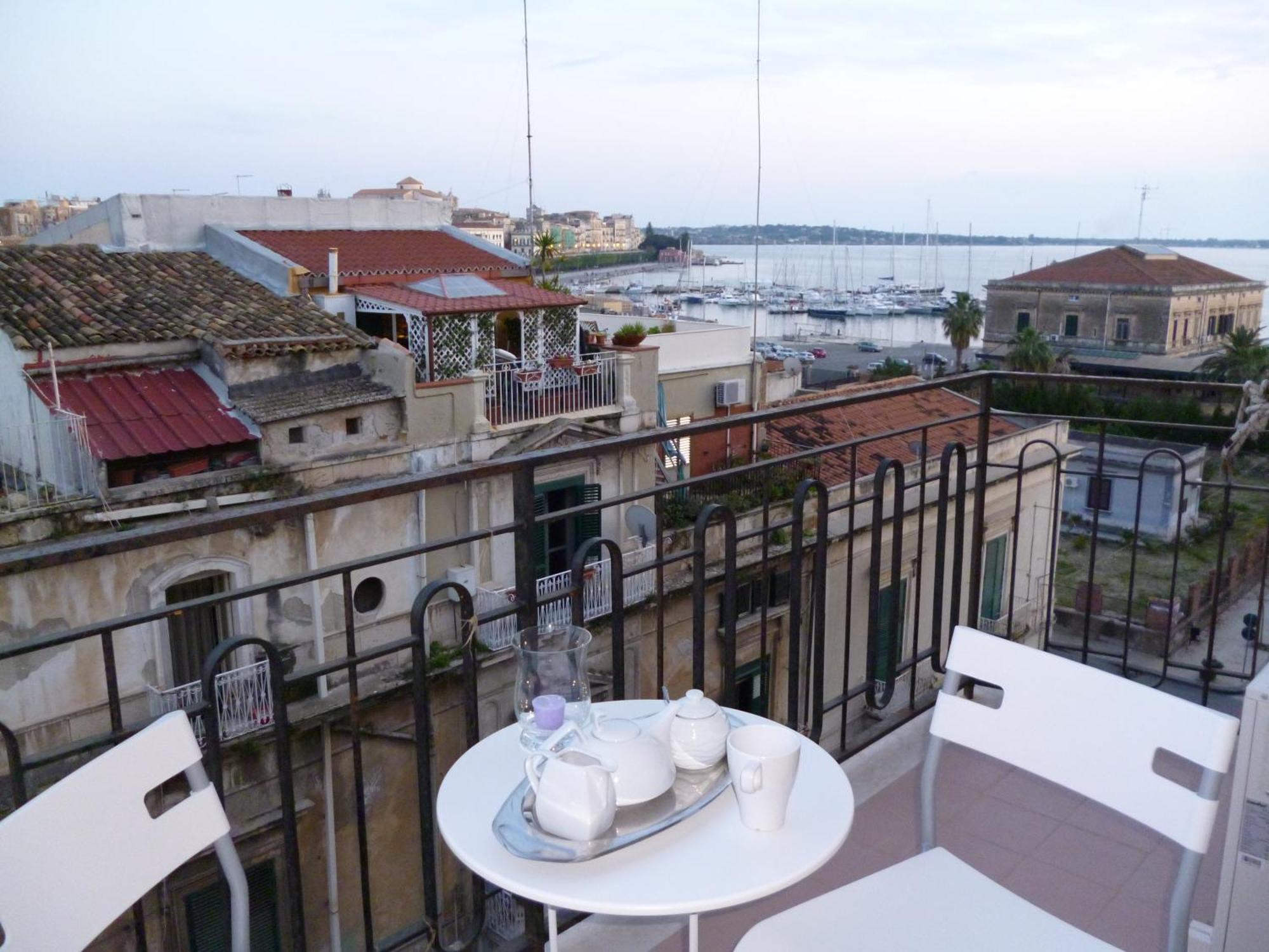 B&B Le Grand Bleu Siracusa - One Hundred Steps From Ortigia -Sea View - シラクーサ エクステリア 写真