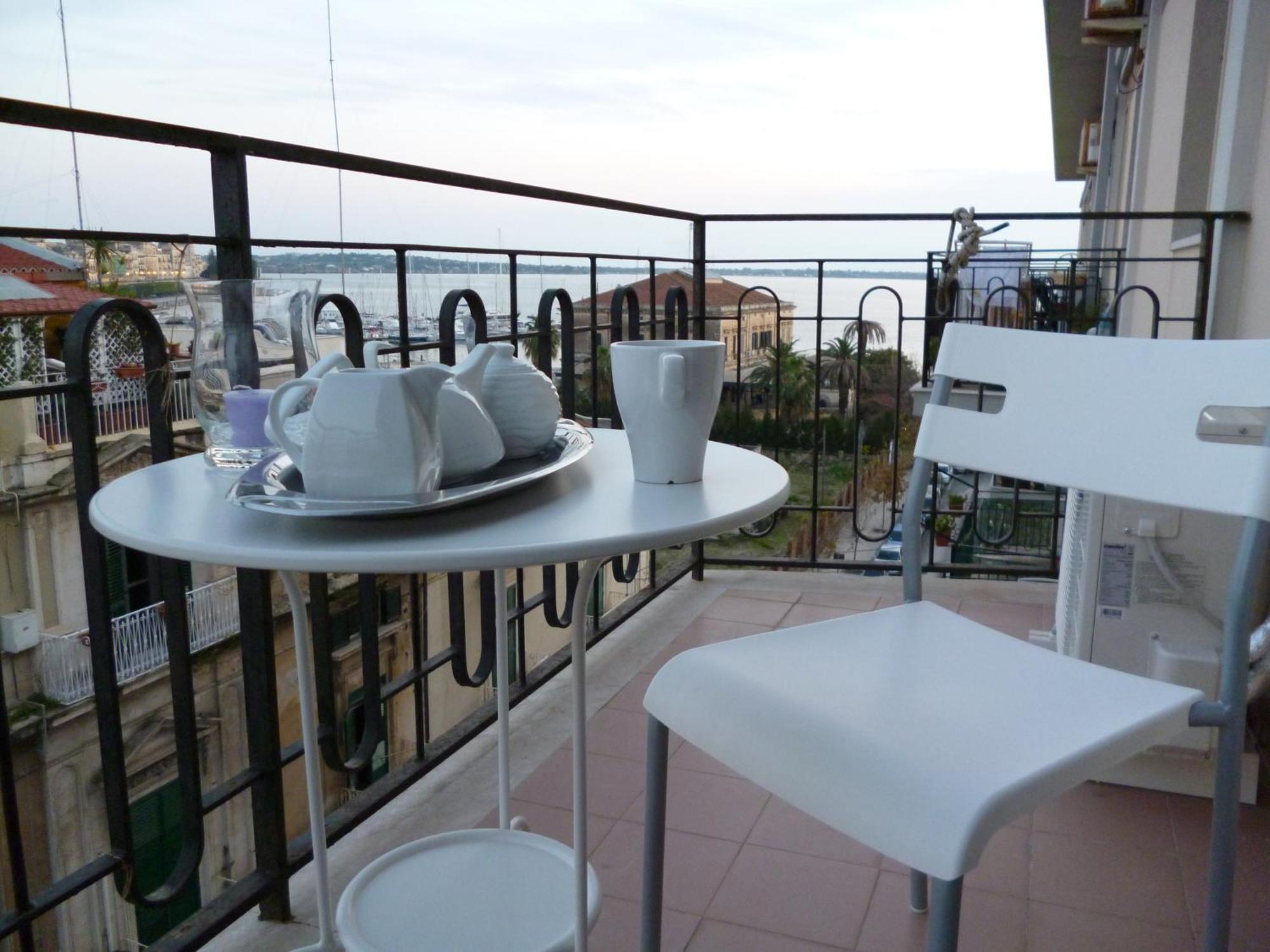 B&B Le Grand Bleu Siracusa - One Hundred Steps From Ortigia -Sea View - シラクーサ エクステリア 写真
