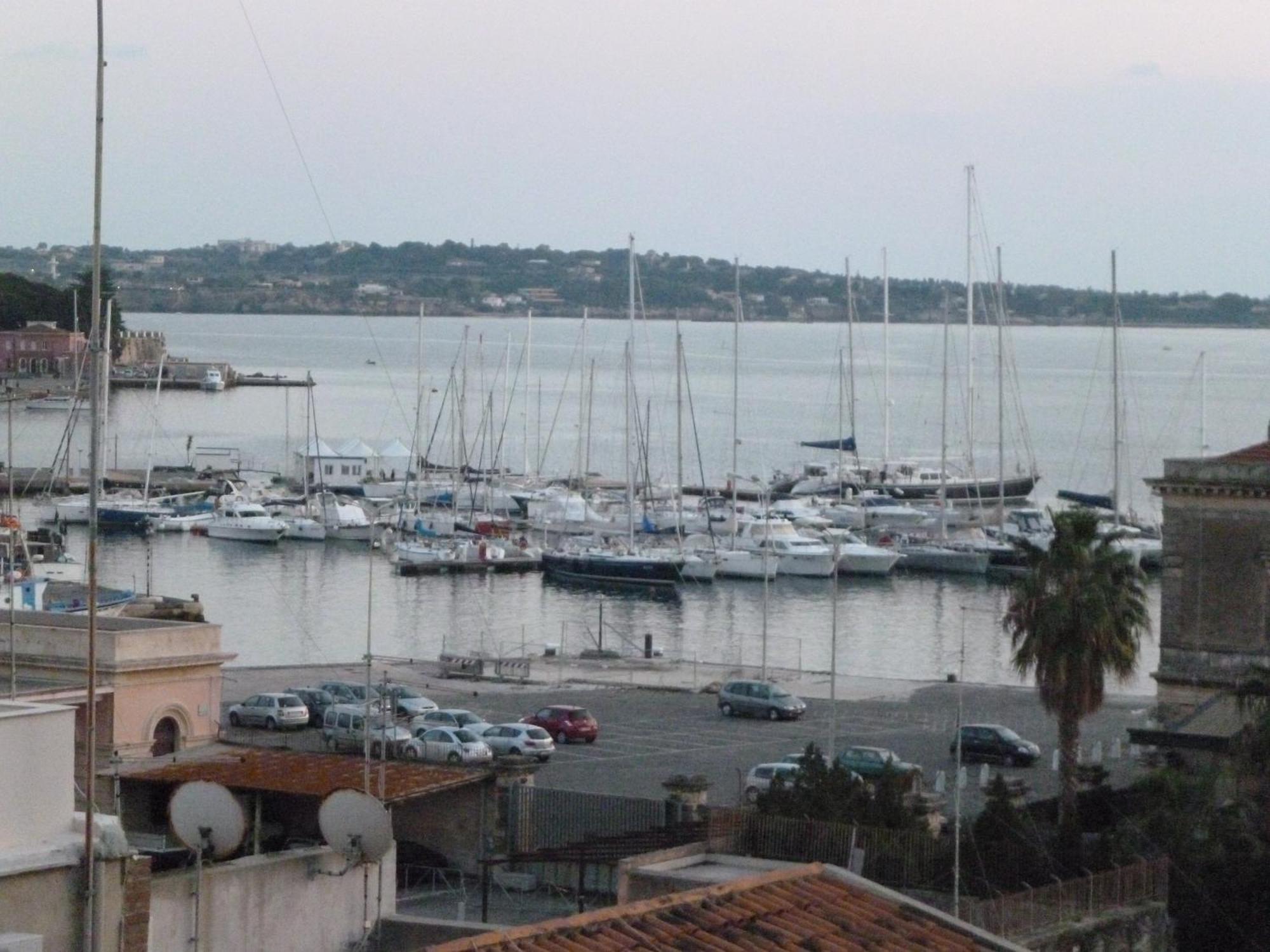 B&B Le Grand Bleu Siracusa - One Hundred Steps From Ortigia -Sea View - シラクーサ エクステリア 写真