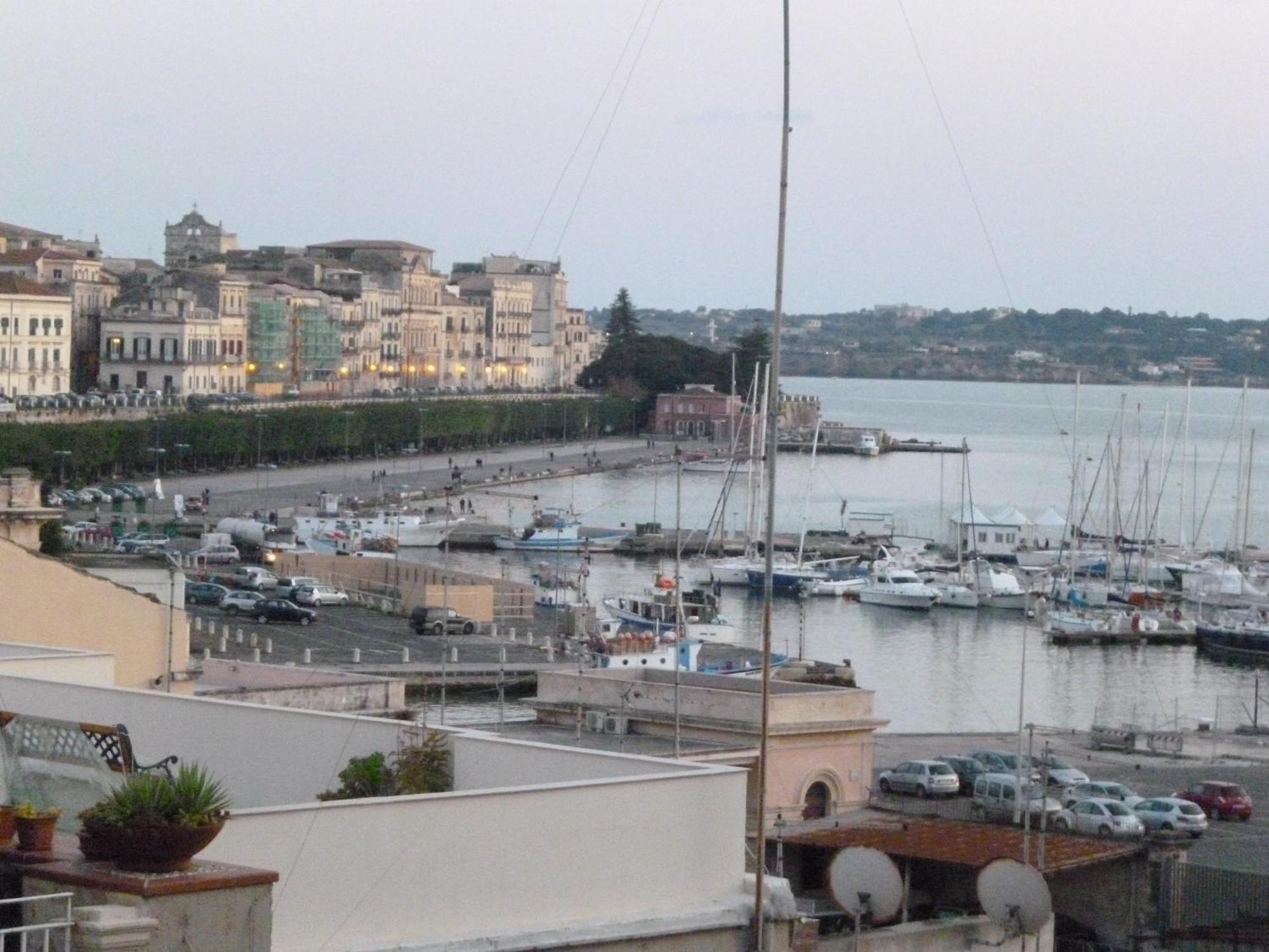 B&B Le Grand Bleu Siracusa - One Hundred Steps From Ortigia -Sea View - シラクーサ エクステリア 写真
